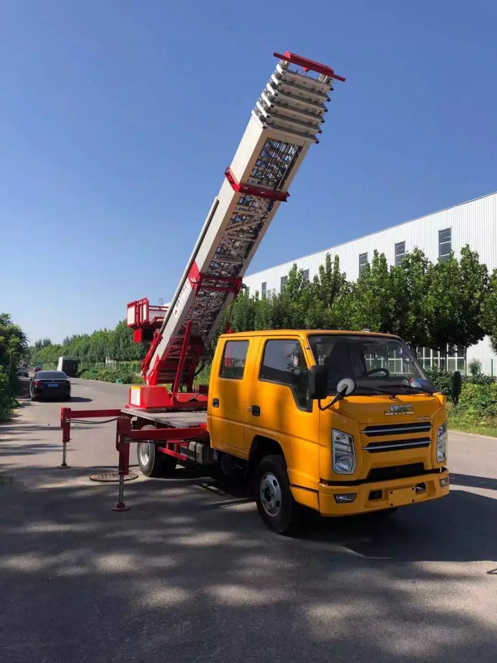 平乡县附近的云梯车出租服务：轻松解决高空作业需求