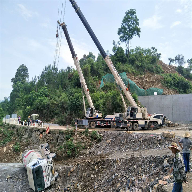 平乡县汽车掉沟里叫吊车救援要多少钱
